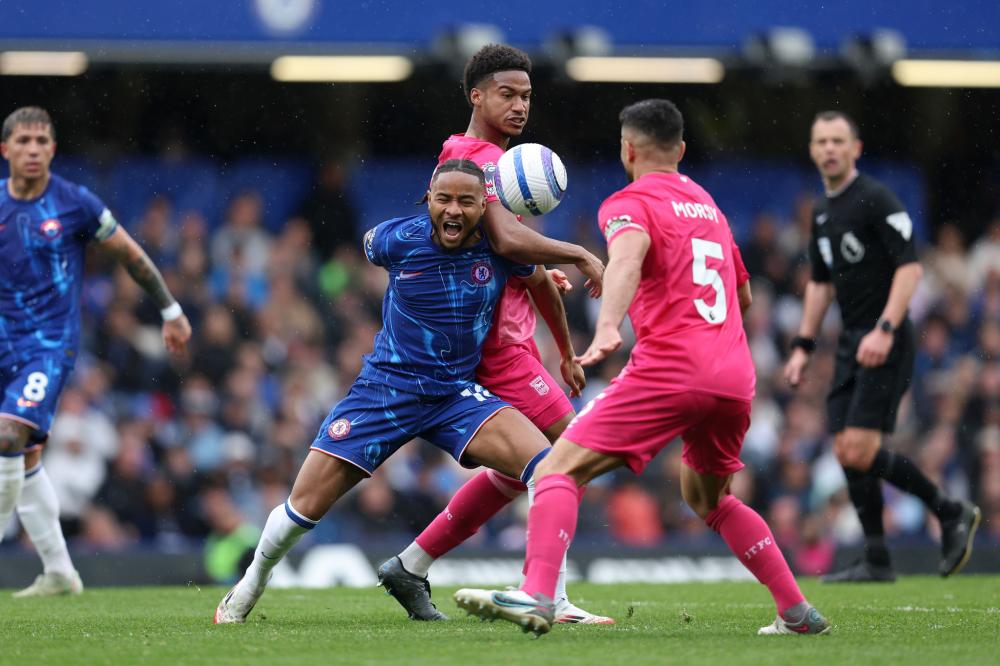 水晶宫在进 水晶宫在进